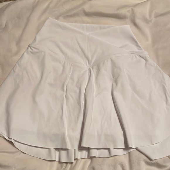 HALARA Dresses & Skirts - White crossover HALARA skirt. It’s a XS.